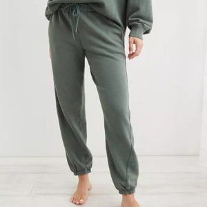 NWT Aerie The Chill Jogger - Green